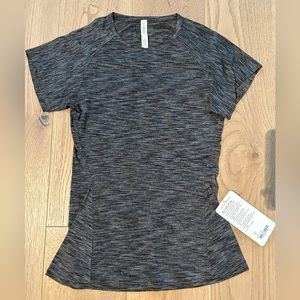 NWT LuluLemon Tee Women’s Size 6